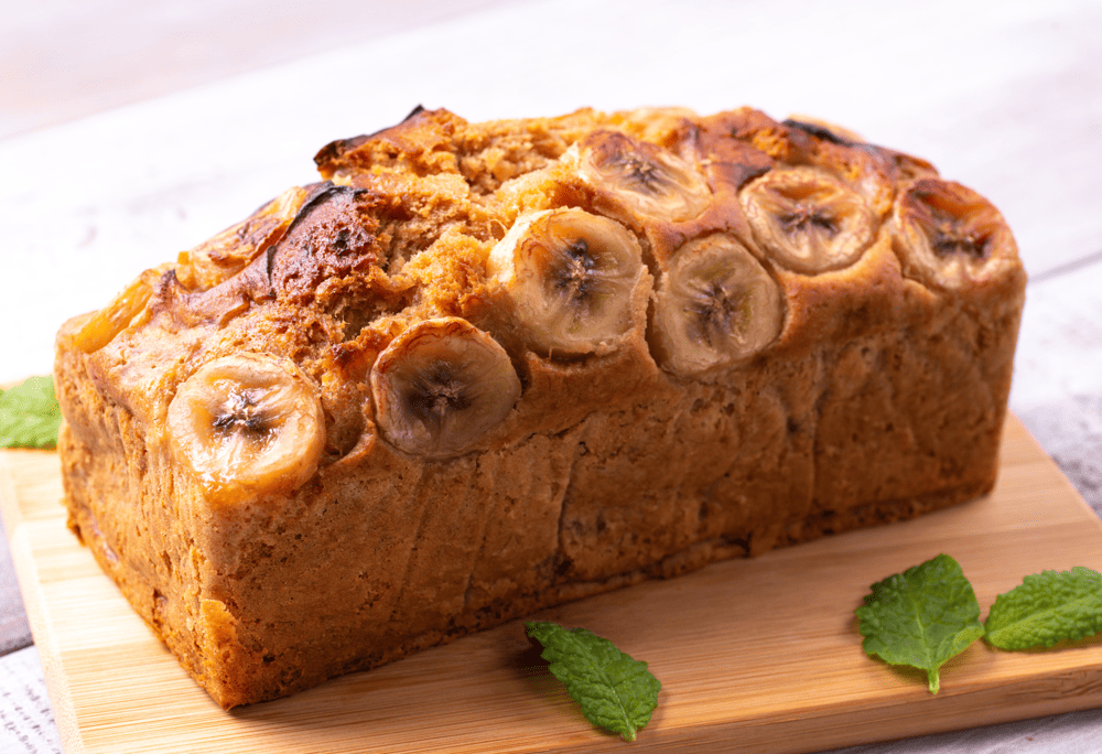 Banh chuoi nuong is a sweet, fragrant Vietnamese dessert made with ripe bananas, coconut milk, and baked to a golden finish (Source: Canva)